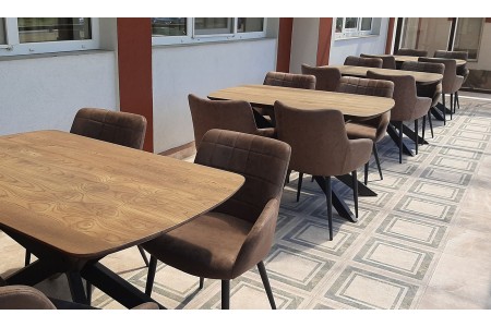 Наши столы и стулья в интерьере кафе